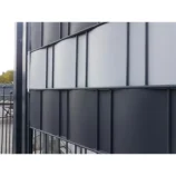 sichtschutzzaun-kunststoff-klemme-sichtschutz-befestigungsprofil-clip-refugio-fuer-tore-torfluegel4.webp